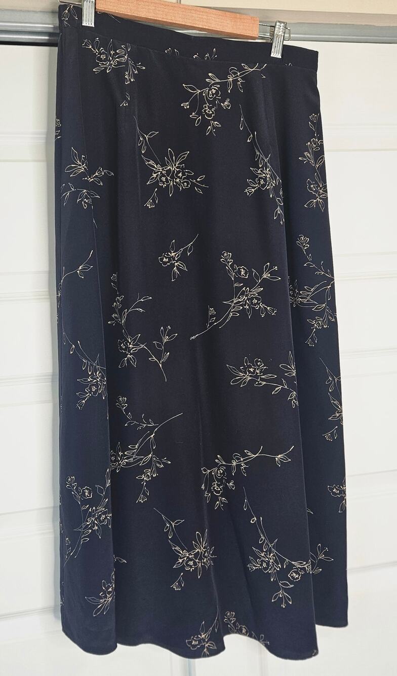 Talbots Navy Blue 100% Silk Floral Maxi Skirt Size 12 Lined High Waisted